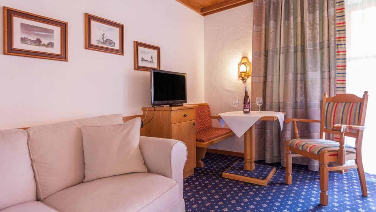 Hotel Alpina Hagnau am Bodensee Buitenkant foto